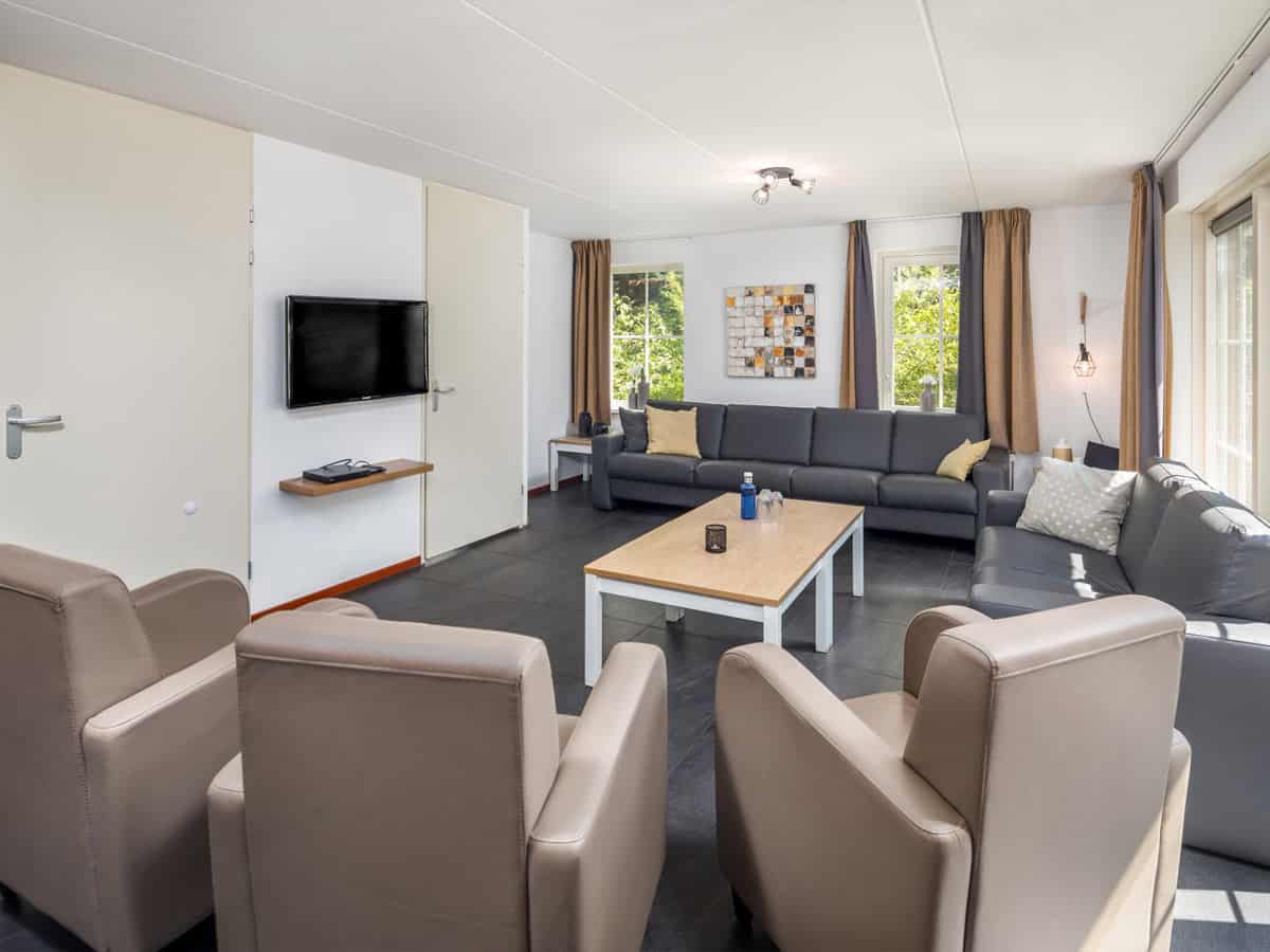 Impressie van de inrichting van bungalow Twentse Hoeve 18 voor 18 personen op Roompot Recreatiepark De Tolplas
