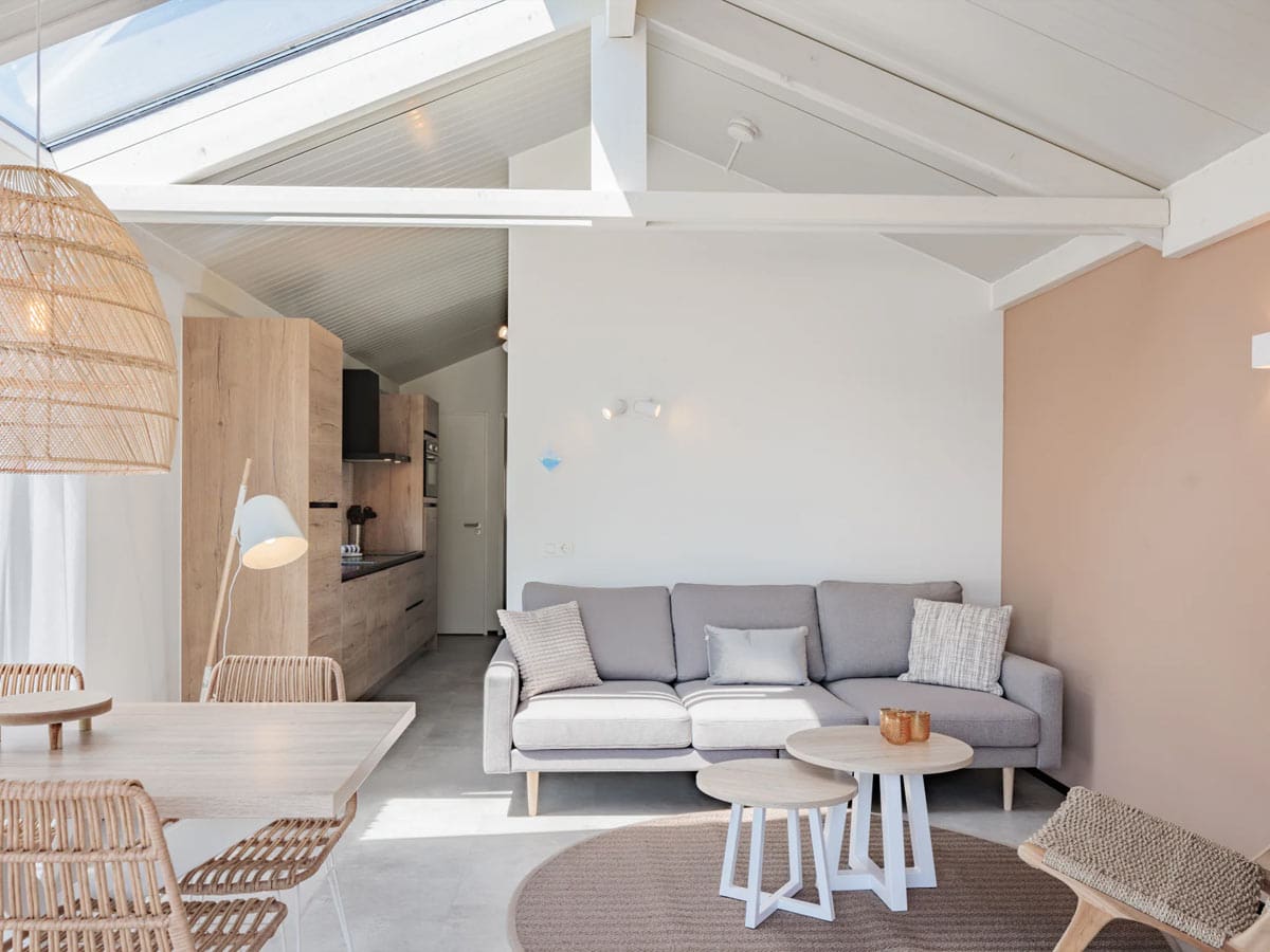 Impressie van de inrichting van lodge Sky 4 voor 4 personen op Roompot Lakeside Resort Brielle