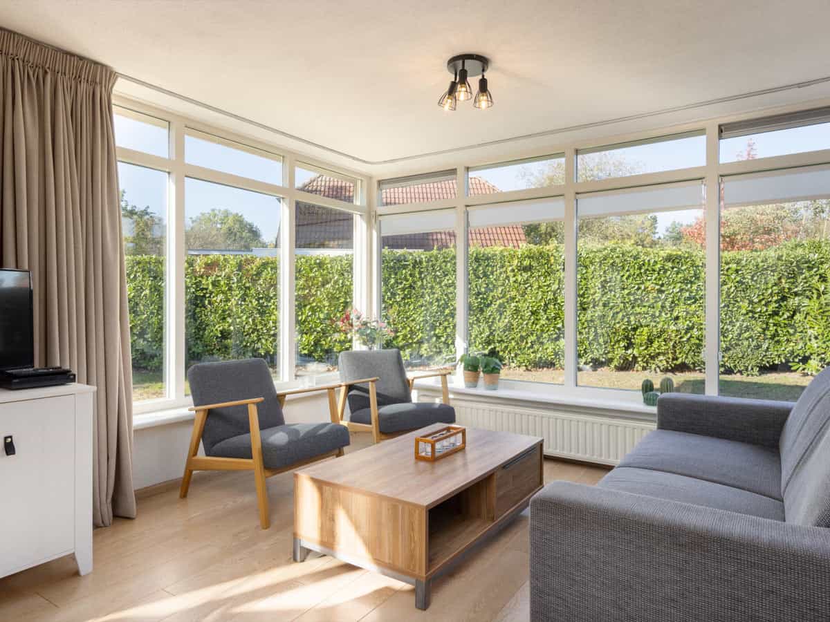 Impressie van de inrichting van bungalow Vuurvlinder 6 voor 6 personen op Roompot Recreatiepark De Tolplas