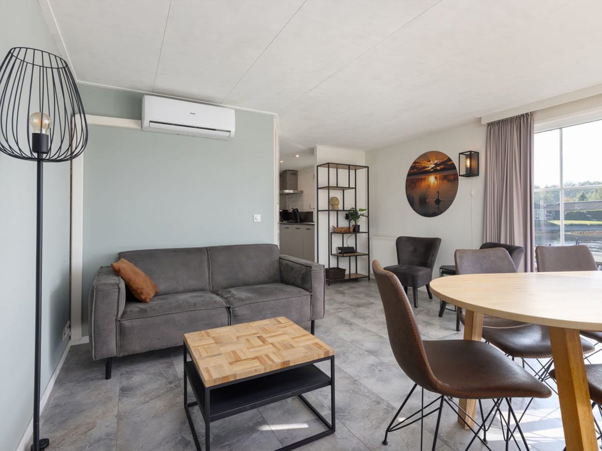 Impressie van de inrichting van Wellness Chalet 6 voor 6 personen op Roompot Recreatiepark De Tolplas