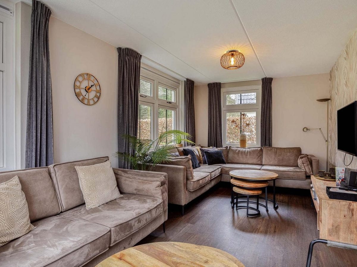 Impressie van de inrichting van de Boshoeve villa voor 10 personen, op TopParken Bospark Ede