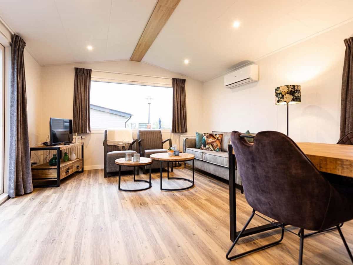 Impressie van de inrichting van chalet Holiday Home voor 4 personen op TopParken Park Westerkogge in Berkhout