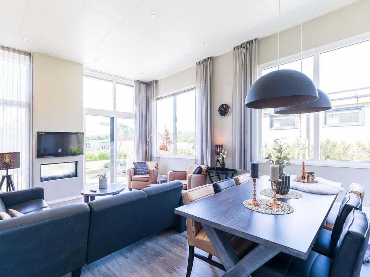 Impressie van de inrichting van lodge Z Module voor 4 personen op TopParken Résidence Valkenburg in Schin op Geul