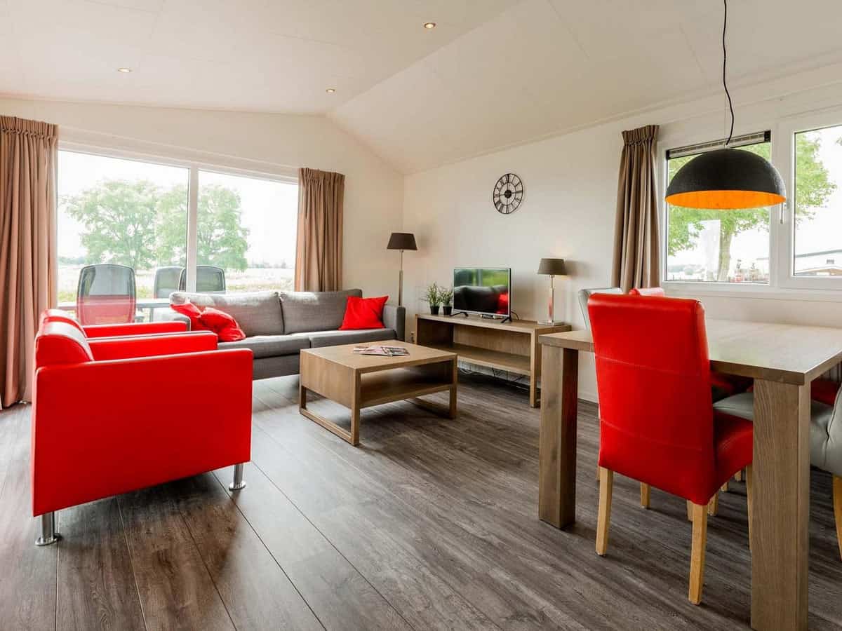 Impressie van de inrichting van chalet Parel voor 5 personen op TopParken Recreatiepark het Esmeer in Aalst
