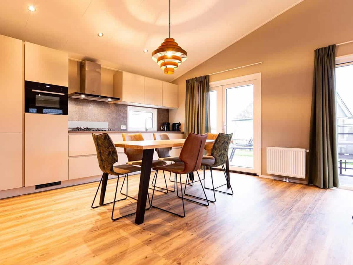 Impressie van de inrichting van chalet Leijhoeve voor 6 personen, op TopParken Bospark Ede