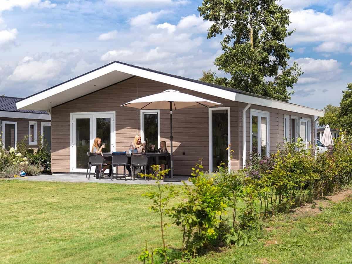 Impressie van chalet Leijhoeve Wellness, een vakantiehuis voor 6 personen op TopParken Parc de IJsselhoeve in Nieuwerkerk aan den IJssel