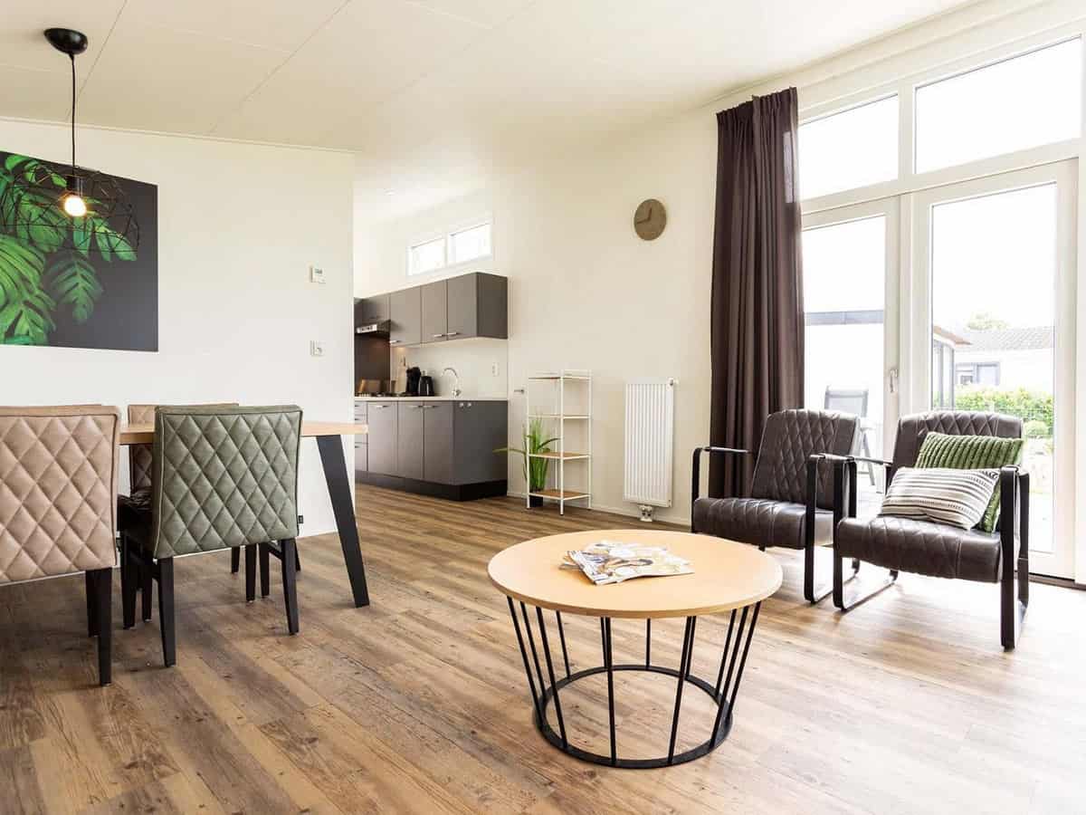 Impressie van de inrichting van chalet Rialto Max voor 6 personen op TopParken Recreatiepark ‘t Gelloo in Ede