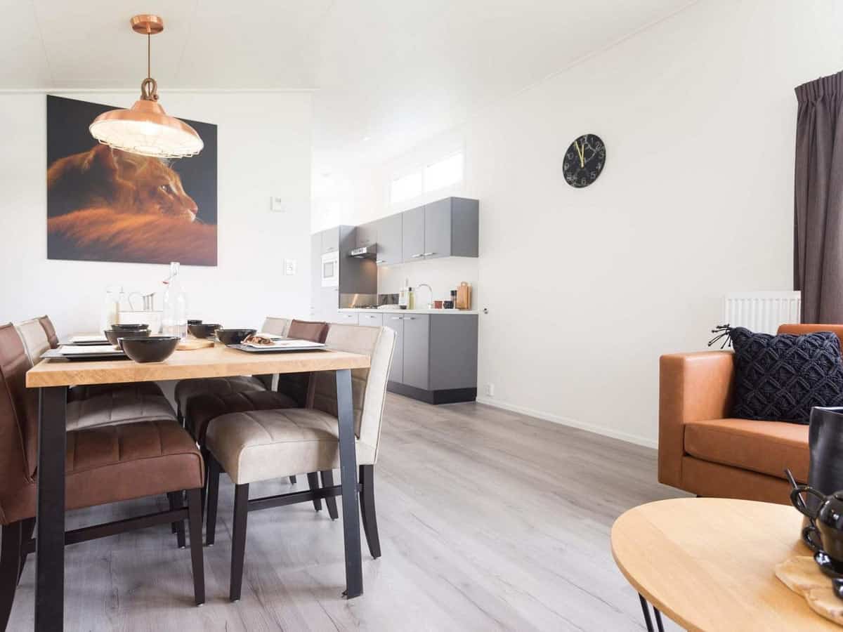 Impressie van de inrichting van chalet Rialto voor 6 personen op TopParken Recreatiepark het Esmeer in Aalst