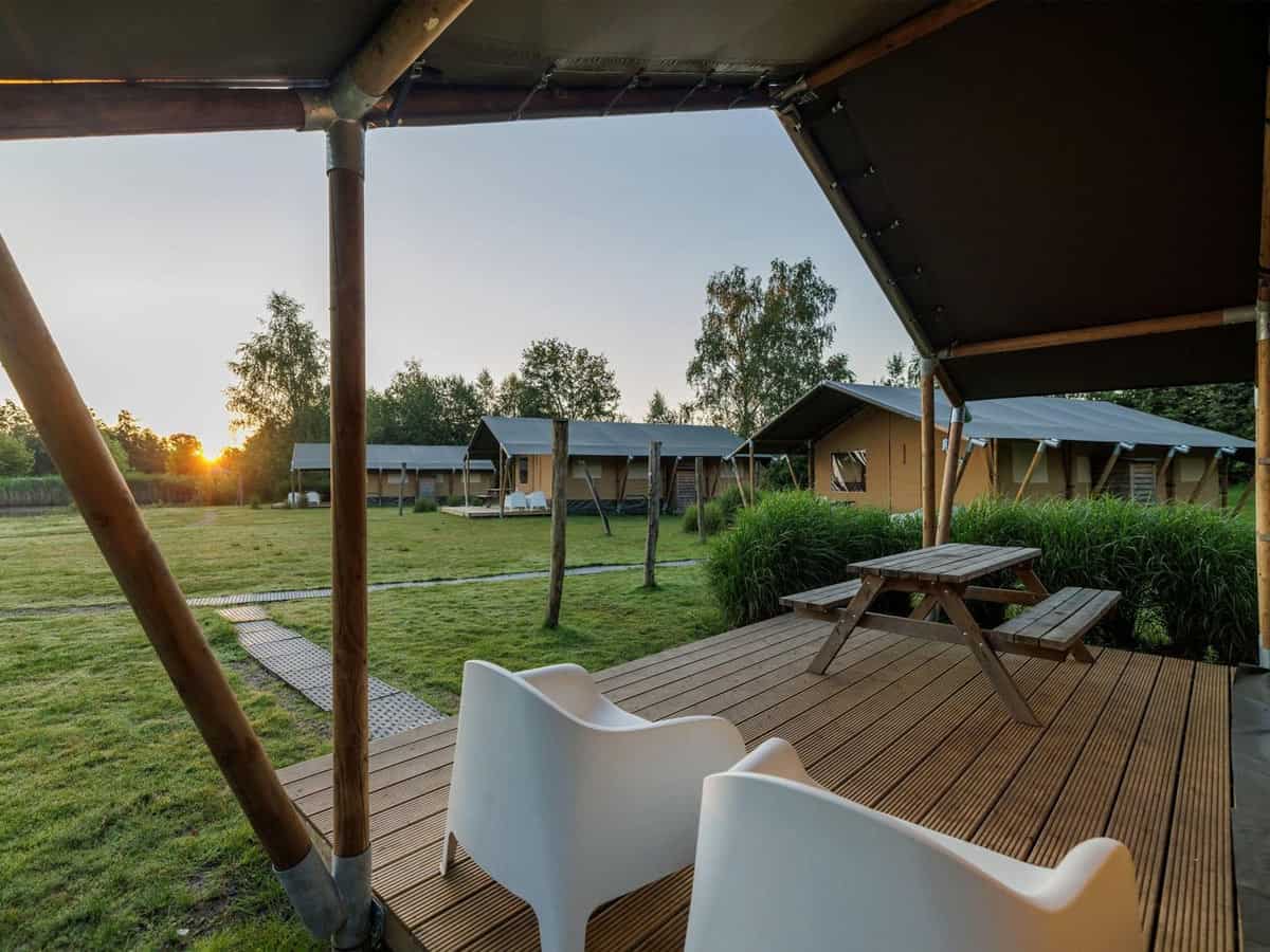 Impressie van de safaritent, een glamping tent voor 6 personen in de Achterhoek op Camping Vreehorst in Winterswijk