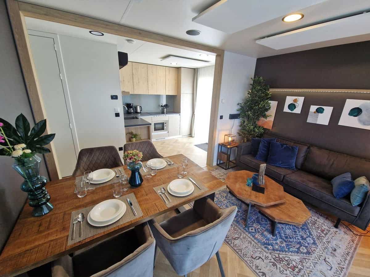 Impressie van de inrichting van chalet Domus 4 voor 4 personen op EuroParcs Poort van Maastricht
