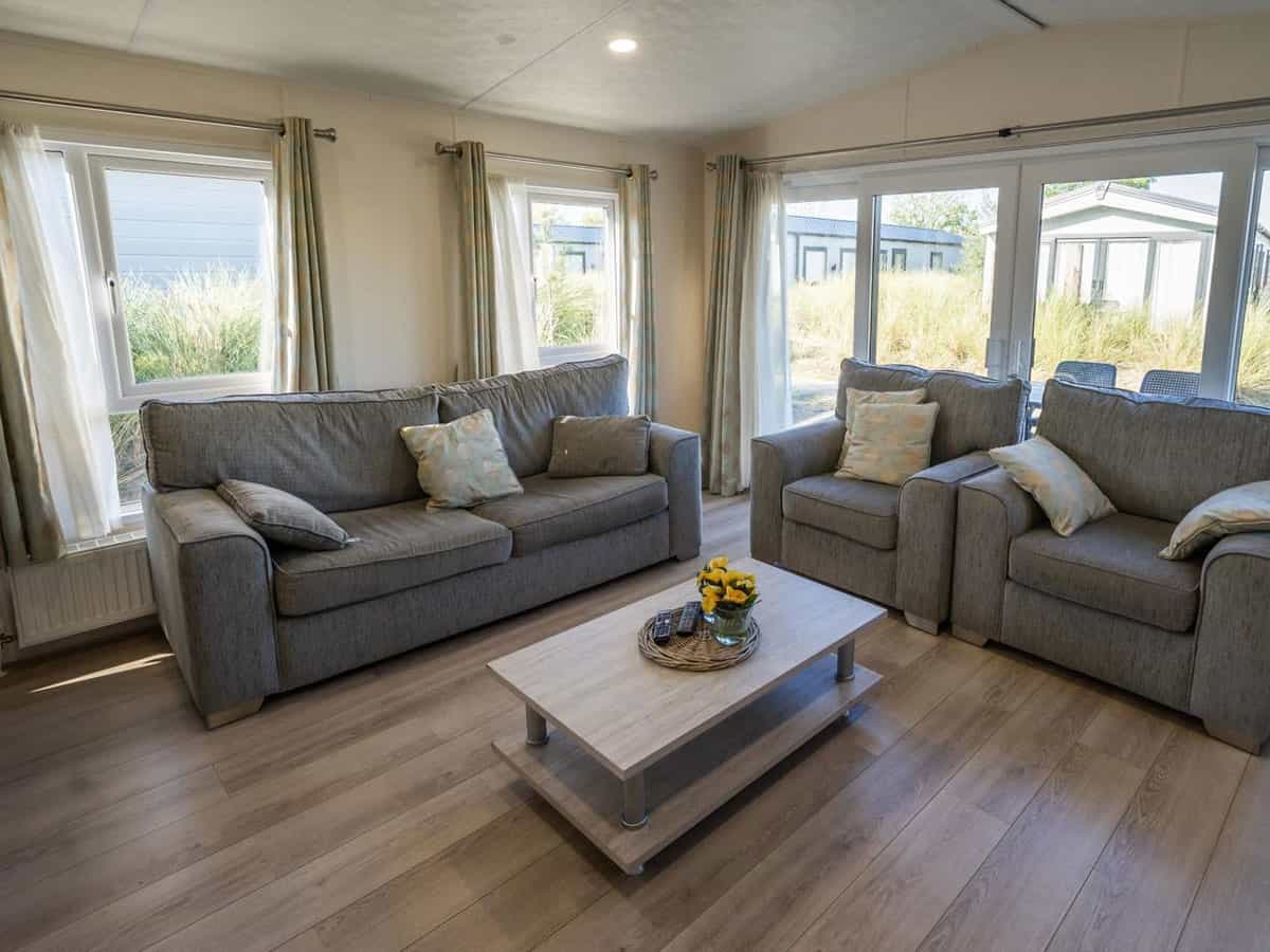Impressie van de inrichting van chalet Velthorst 4 voor 4 personen op EuroParcs Poort van Zeeland in Hellevoetsluis