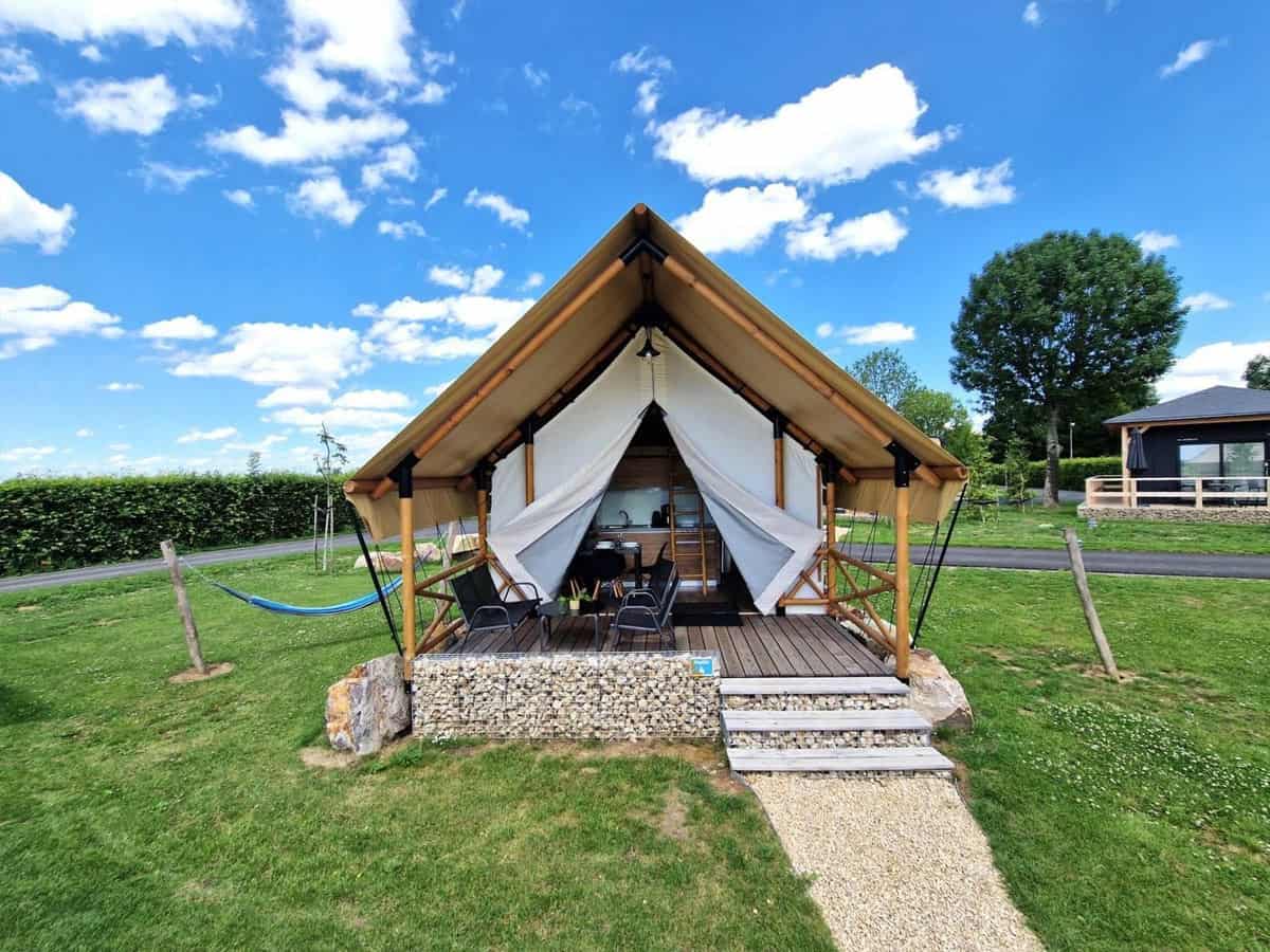 Impressie van glamping tent Papilio 4, een luxe ingerichte tent in Limburg voor 4 personen op EuroParcs Poort van Maastricht in Berg en Terblijt