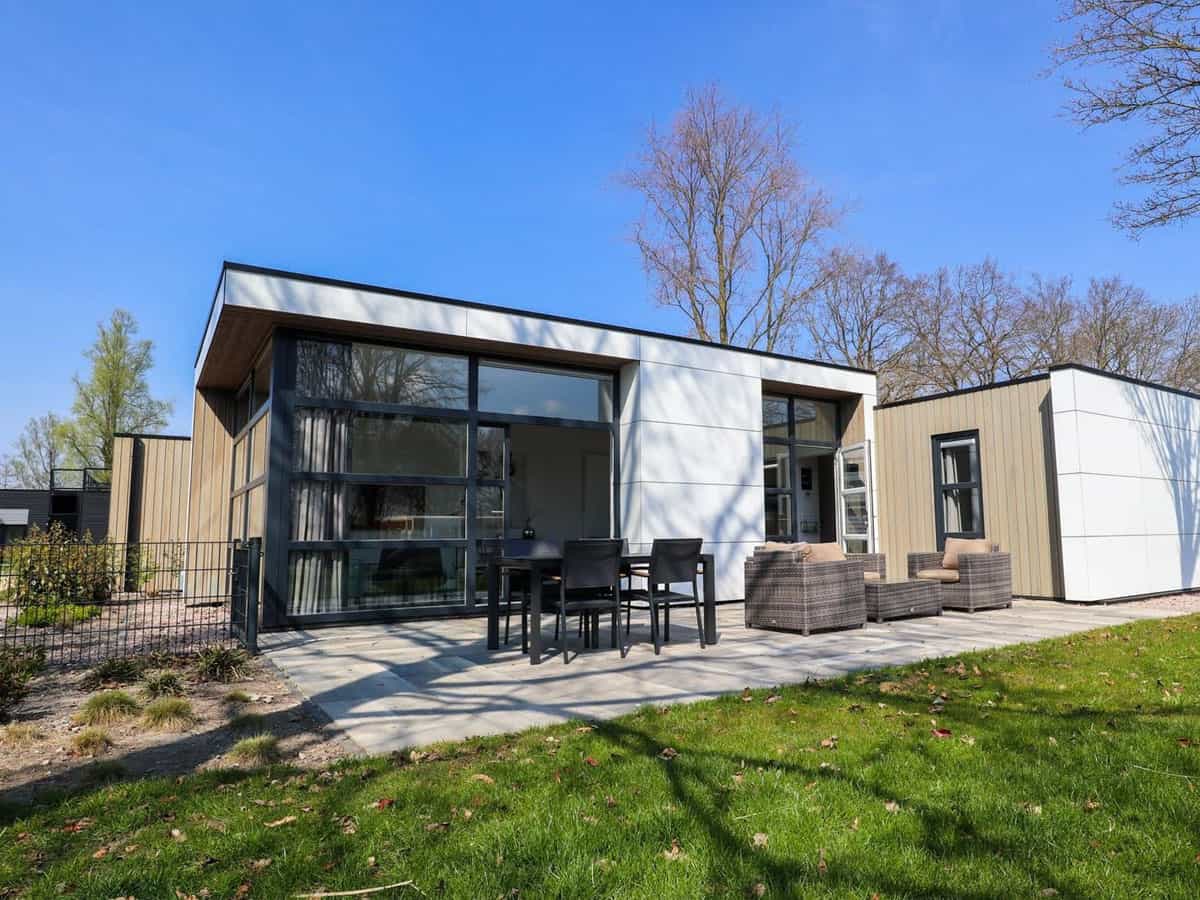 Impressie van de L-Cube 4, een vakantiehuis in Limburg voor 4 personen op EuroParcs Maasduinen in Belfeld