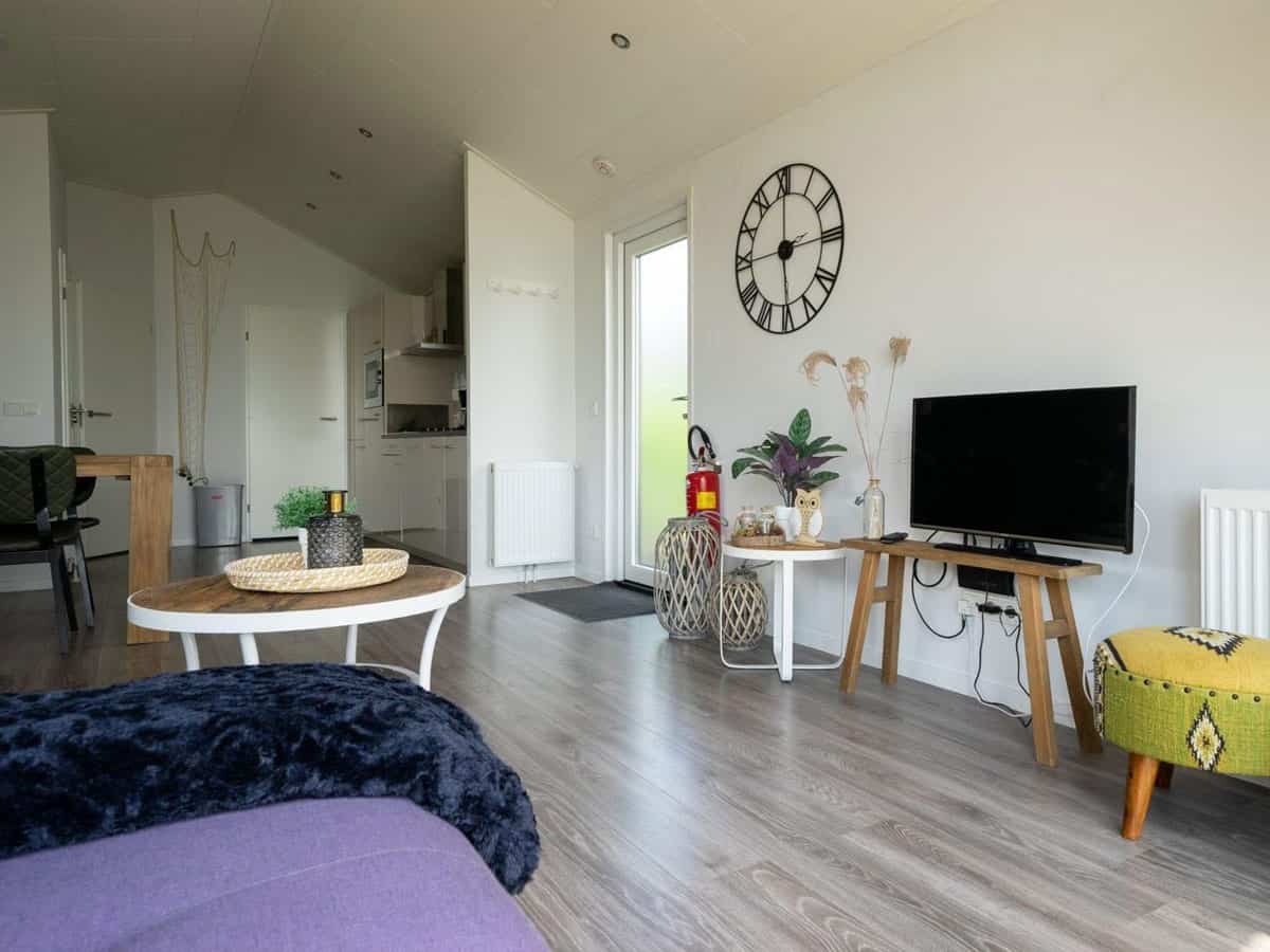 Impressie van de inrichting van het Pavilion Waterfront 4 chalet voor 4 personen op EuroParcs Markermeer in Bovenkarspel