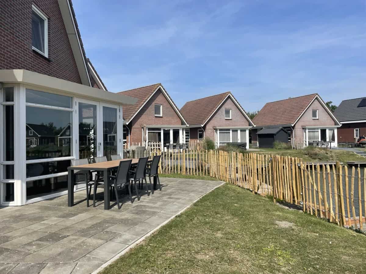 Impressie van de Restyled Deluxe bungalow, een kindvriendelijk vakantiehuis voor 5 personen op EuroParcs IJsselmeer in Medemblik