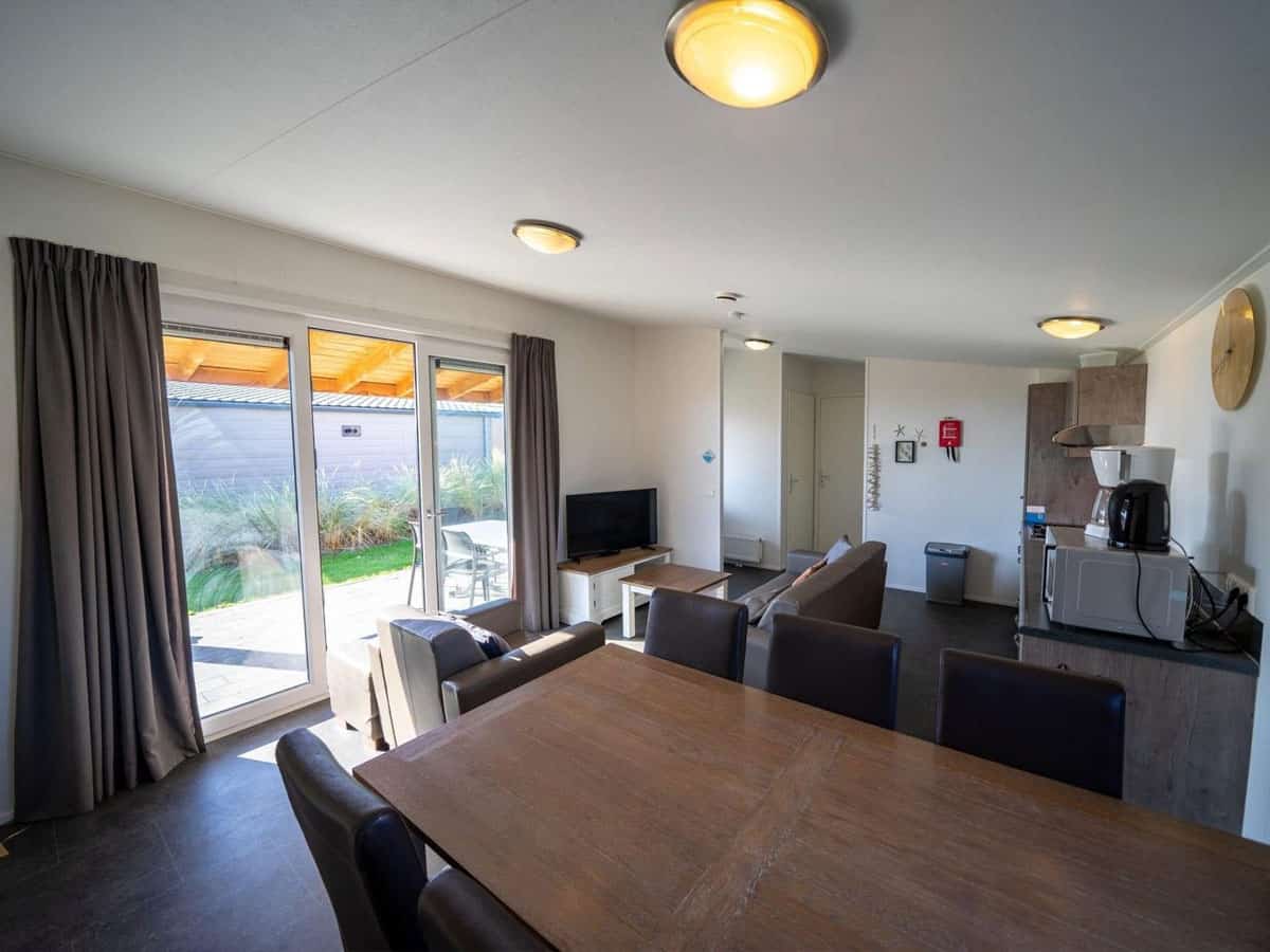 Impressie van de inrichting van chalet Pavilion 5 voor 5 personen op EuroParcs Poort van Zeeland in Hellevoetsluis
