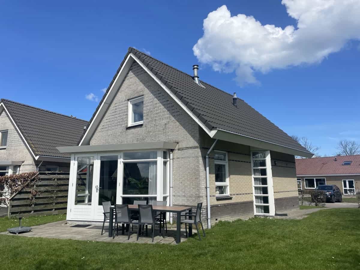 Impressie van de Comfort Plus bungalow, een vakantiehuis voor 6 personen op EuroParcs IJsselmeer in Medemblik