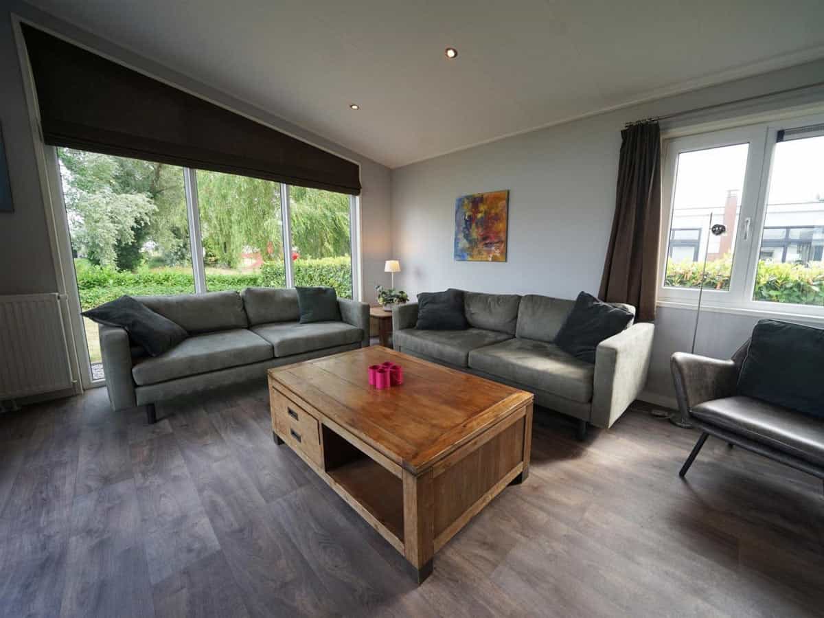 Impressie van de inrichting van chalet L-Pavilion 6 voor 6 personen op EuroParcs De Biesbosch in Dordrecht