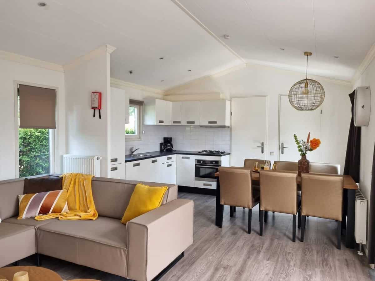 Impressie van de inrichting van chalet Velthorst 6 voor 6 personen op EuroParcs De Biesbosch in Dordrecht