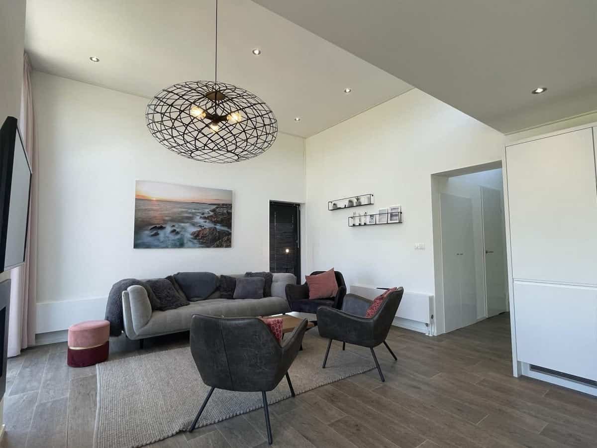 Impressie van de inrichting van de Cube Elite 6 voor 6 personen op EuroParcs Enkhuizer Strand in Enkhuizen