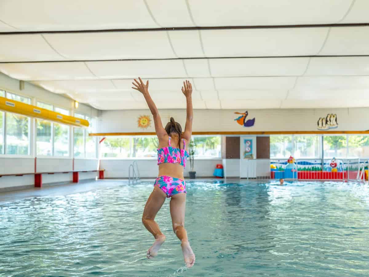 Impressie van het zwembad op Impressie van EuroParcs Poort van Maastricht in Berg en Terblijt