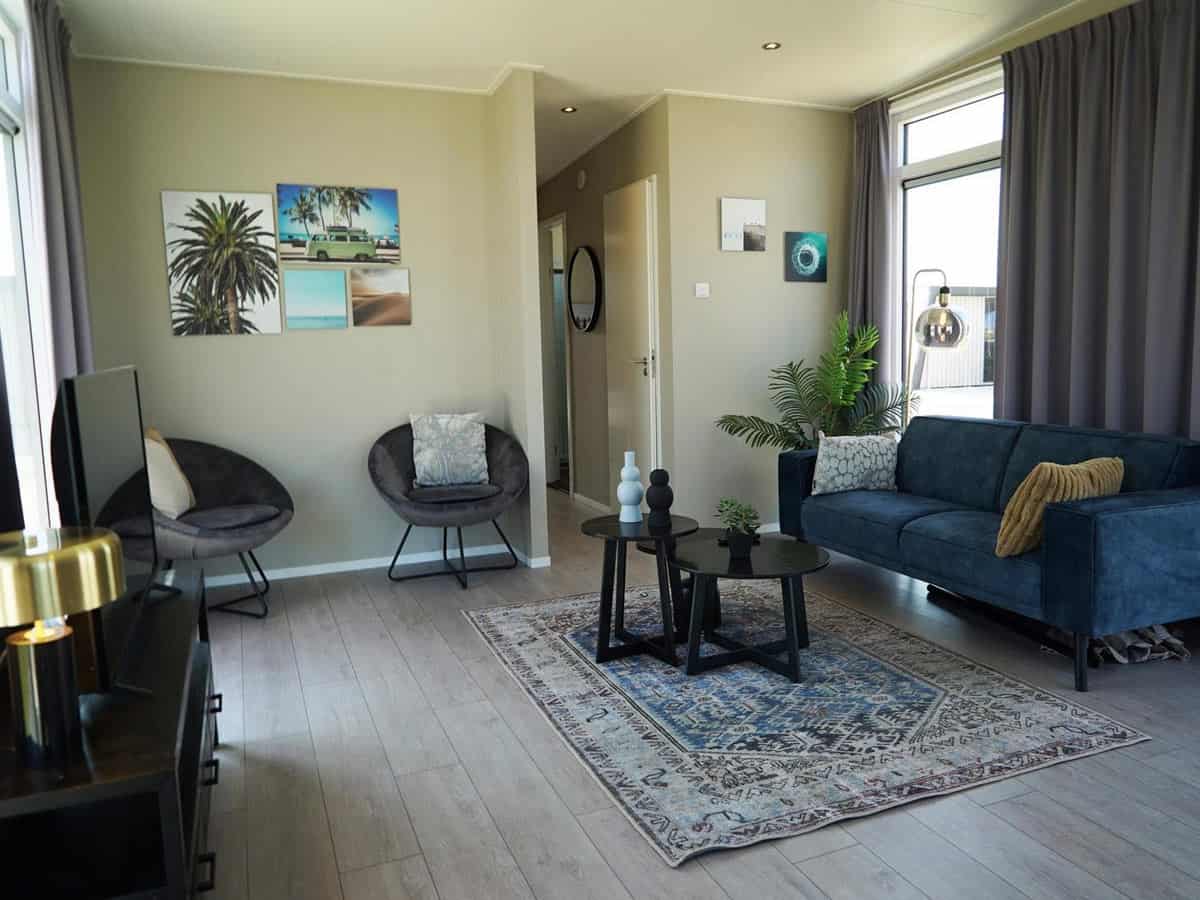 Impressie van de inrichting van chalet Just Nature 4 voor 4 personen op EuroParcs De IJssel Eilanden in Kampen