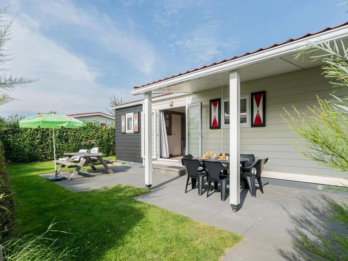 Impressie van het Luxe chalet voor 4 personen op Camping Ginsterveld in Burgh-Haamstede