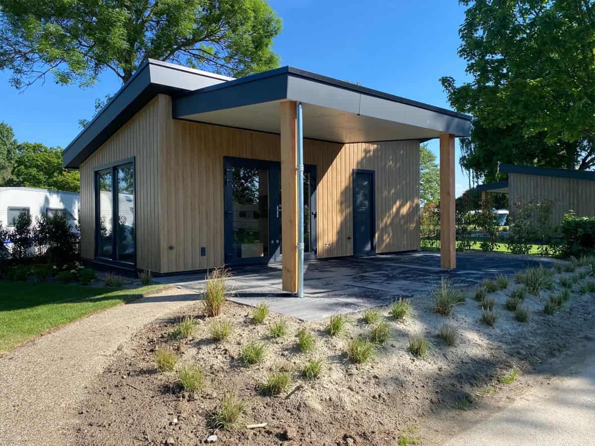 Impressie van de Brielse Lodge huisdiervrij, een vakantiehuisje voor 2 personen op Camping & Jachthaven De Meeuw in Brielle