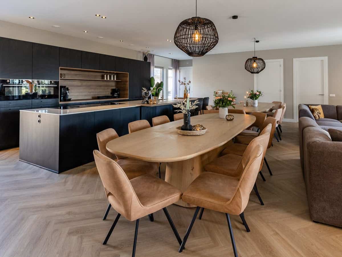 Impressie van de inrichting van de Heide Villa, een vakantiehuis voor 26 personen op Resort Valley in Otterlo