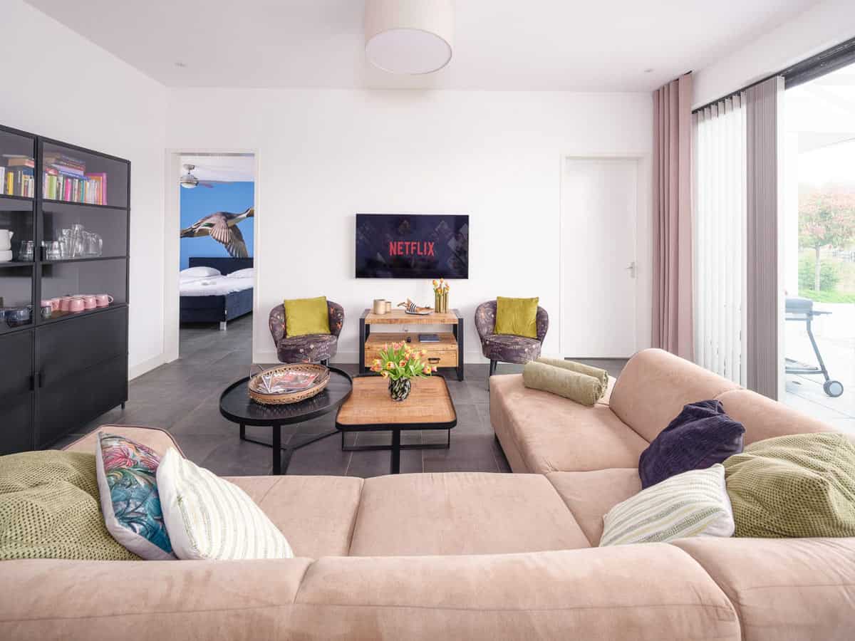 Impressie van de inrichting van villa Dolfijntje voor 6 personen, op Harderwold Villa Resort in Zeewolde